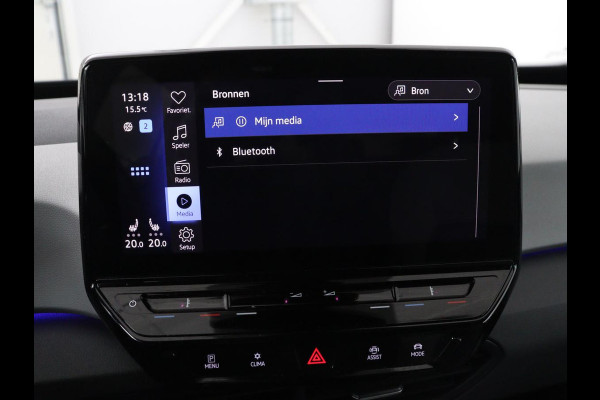Volkswagen ID.3 First Plus 58 kWh | Stoel & stuurverwarming | Camera | Adaptive cruise | Sfeerverlichting | Carplay | Navigatie | Matrix LED | Parkeerhulp | Sfeerverlichting | Climate control