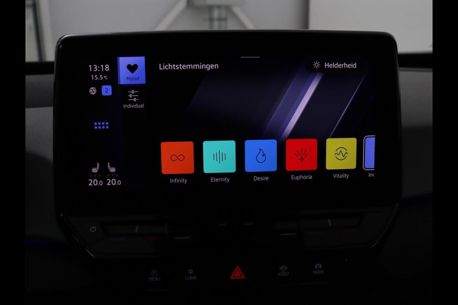 Volkswagen ID.3 First Plus 58 kWh | Stoel & stuurverwarming | Camera | Adaptive cruise | Sfeerverlichting | Carplay | Navigatie | Matrix LED | Parkeerhulp | Sfeerverlichting | Climate control
