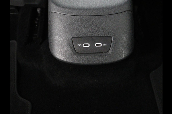 Volkswagen ID.3 First Plus 58 kWh | Stoel & stuurverwarming | Camera | Adaptive cruise | Sfeerverlichting | Carplay | Navigatie | Matrix LED | Parkeerhulp | Sfeerverlichting | Climate control