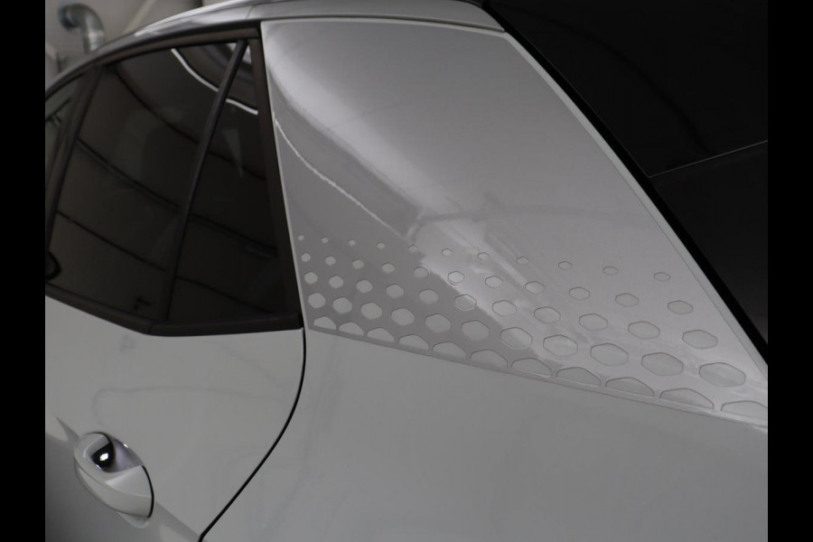 Volkswagen ID.3 First Plus 58 kWh | Stoel & stuurverwarming | Camera | Adaptive cruise | Sfeerverlichting | Carplay | Navigatie | Matrix LED | Parkeerhulp | Sfeerverlichting | Climate control