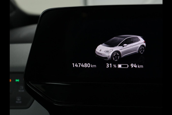 Volkswagen ID.3 First Plus 58 kWh | Stoel & stuurverwarming | Camera | Adaptive cruise | Sfeerverlichting | Carplay | Navigatie | Matrix LED | Parkeerhulp | Sfeerverlichting | Climate control