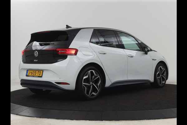 Volkswagen ID.3 First Plus 58 kWh | Stoel & stuurverwarming | Camera | Adaptive cruise | Sfeerverlichting | Carplay | Navigatie | Matrix LED | Parkeerhulp | Sfeerverlichting | Climate control