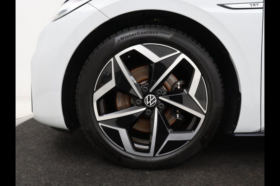 Volkswagen ID.3 First Plus 58 kWh | Stoel & stuurverwarming | Camera | Adaptive cruise | Sfeerverlichting | Carplay | Navigatie | Matrix LED | Parkeerhulp | Sfeerverlichting | Climate control