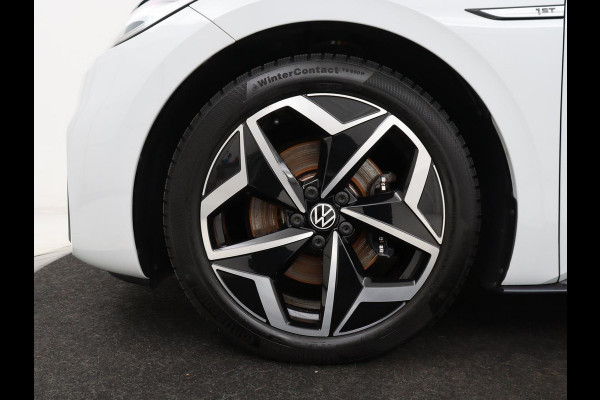 Volkswagen ID.3 First Plus 58 kWh | Stoel & stuurverwarming | Camera | Adaptive cruise | Sfeerverlichting | Carplay | Navigatie | Matrix LED | Parkeerhulp | Sfeerverlichting | Climate control