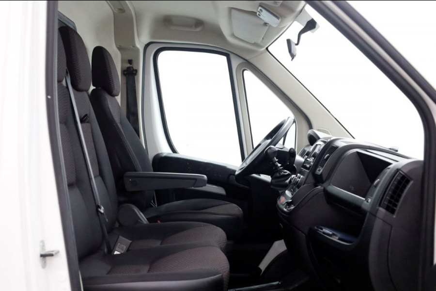 Peugeot Boxer 2.2 BlueHDi 140pk L2H2 Airco/Imperiaal 10-2020