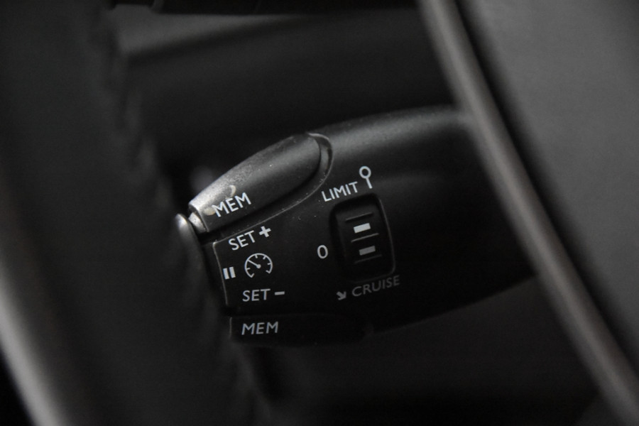 Peugeot 2008 1.2 Active *1ste Eigenaar*Navigatie*PDC*DAB*