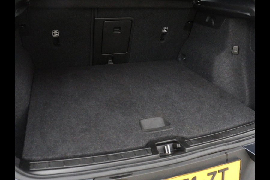 Volvo XC40 1.5 T4 Recharge Inscription Expression | Trekhaak | Camera | Carplay | Navigatie | Full LED | Keyless | Parkeerhulp | Cruise control | Climate control | PHEV | Plug In