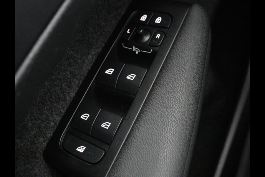 Volvo XC40 1.5 T4 Recharge Inscription Expression | Trekhaak | Camera | Carplay | Navigatie | Full LED | Keyless | Parkeerhulp | Cruise control | Climate control | PHEV | Plug In