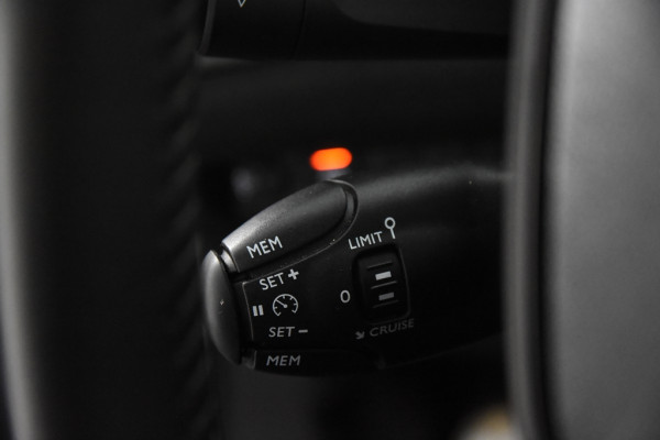 Peugeot 2008 1.2 Active *1ste Eigenaar*Navigatie*Carplay*PDC*