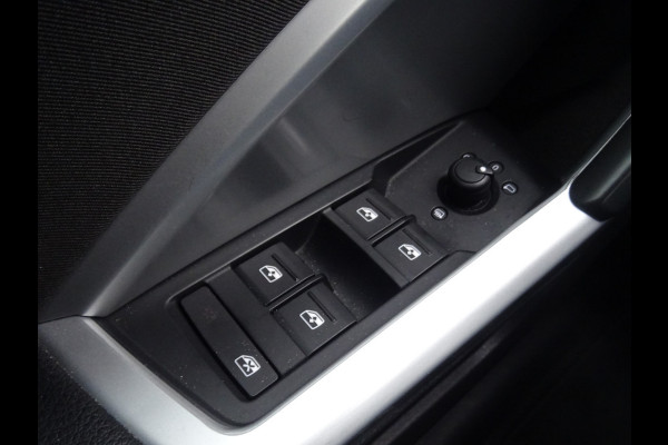 Audi Q3 35 TFSI Pro Line * CARPLAY * STOELVERW. * EYE CATCHER !!