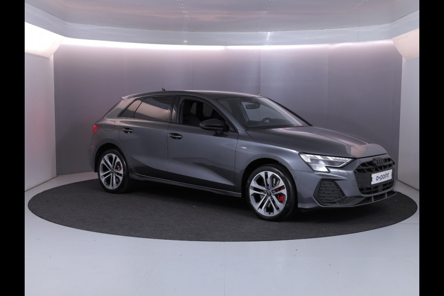 Audi A3 Sportback 45 TFSI e S edition Competition 272 pk S-tronic | Verlengde garantie | Navigatie | Parkeersensoren (Park assist) | Achteruitrijcamera | Stoelverwarming | S-Line |