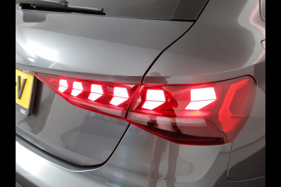 Audi A3 Sportback 45 TFSI e S edition Competition 272 pk S-tronic | Verlengde garantie | Navigatie | Parkeersensoren (Park assist) | Achteruitrijcamera | Stoelverwarming | S-Line |