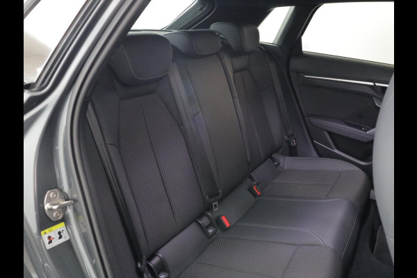 Audi A3 Sportback 45 TFSI e S edition Competition 272 pk S-tronic | Verlengde garantie | Navigatie | Parkeersensoren (Park assist) | Achteruitrijcamera | Stoelverwarming | S-Line |