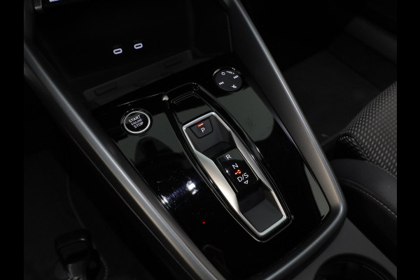 Audi A3 Sportback 45 TFSI e S edition Competition 272 pk S-tronic | Verlengde garantie | Navigatie | Parkeersensoren (Park assist) | Achteruitrijcamera | Stoelverwarming | S-Line |