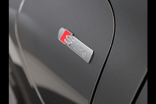 Audi A3 Sportback 45 TFSI e S edition Competition 272 pk S-tronic | Verlengde garantie | Navigatie | Parkeersensoren (Park assist) | Achteruitrijcamera | Stoelverwarming | S-Line |