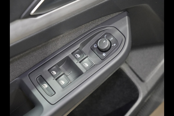 Volkswagen Golf 1.5 eTSI 115pk DSG Life Edition Navigatie Camera Acc Led Privacy glas 17"lm Digital Cockpit 240