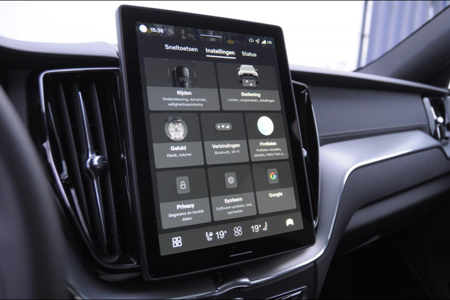 Volvo XC60 T6 350PK Automaat AWD Ultra Black Edition Facelift/ Head-up display/ Harman Kardon audio/ BLIS/ Elektrischbedienbare stoelen met geheugen / Panoramadak/ Adaptive cruise control/ Pilot assist/ Apple Carplay/ Android auto/