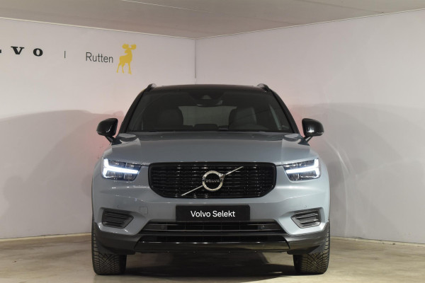 Volvo XC40 T4 211PK Automaat Recharge R-Design / Navigatie / Leren bekleding / Cruise control / Stuur- & Stoelverwarming / Elektrisch glazen panorama schuifdak / Trekhaak / Elektrische achterklep / Achteruitrijcamera / 20"