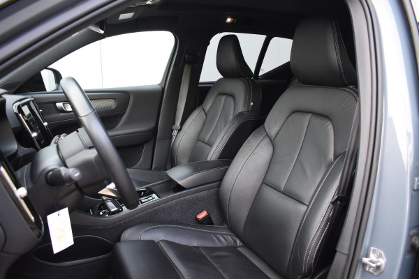Volvo XC40 T4 211PK Automaat Recharge R-Design / Navigatie / Leren bekleding / Cruise control / Stuur- & Stoelverwarming / Elektrisch glazen panorama schuifdak / Trekhaak / Elektrische achterklep / Achteruitrijcamera / 20"