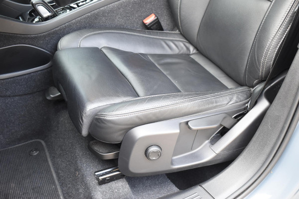 Volvo XC40 T4 211PK Automaat Recharge R-Design / Navigatie / Leren bekleding / Cruise control / Stuur- & Stoelverwarming / Elektrisch glazen panorama schuifdak / Trekhaak / Elektrische achterklep / Achteruitrijcamera / 20"