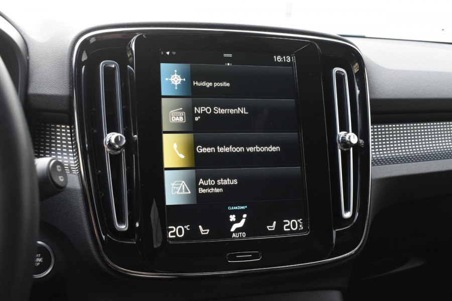 Volvo XC40 T4 211PK Automaat Recharge R-Design / Navigatie / Leren bekleding / Cruise control / Stuur- & Stoelverwarming / Elektrisch glazen panorama schuifdak / Trekhaak / Elektrische achterklep / Achteruitrijcamera / 20"