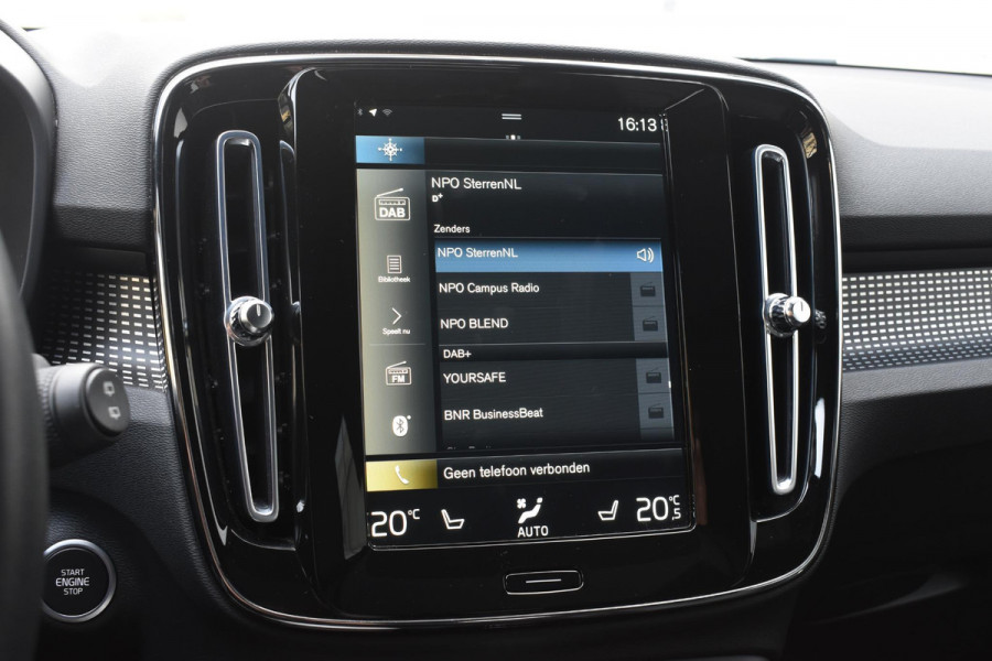 Volvo XC40 T4 211PK Automaat Recharge R-Design / Navigatie / Leren bekleding / Cruise control / Stuur- & Stoelverwarming / Elektrisch glazen panorama schuifdak / Trekhaak / Elektrische achterklep / Achteruitrijcamera / 20"