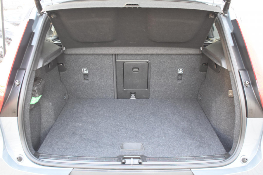 Volvo XC40 T4 211PK Automaat Recharge R-Design / Navigatie / Leren bekleding / Cruise control / Stuur- & Stoelverwarming / Elektrisch glazen panorama schuifdak / Trekhaak / Elektrische achterklep / Achteruitrijcamera / 20"