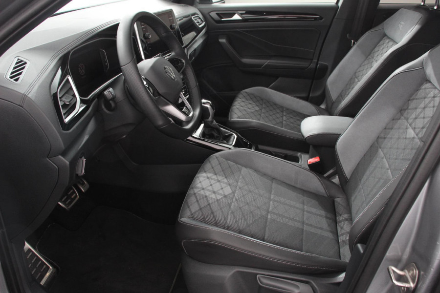 Volkswagen T-Roc 1.5 TSI 150pk DSG R-Line | Navigatie | Apple Carplay/Android Auto | Parkeersensoren | Camera | Blind Spot Assist | Adaptive Cruise Control | Elektrische achterklep | Stoel- en stuurverwarming | Climate Control | Ledverlichting | Virtual Cockpit
