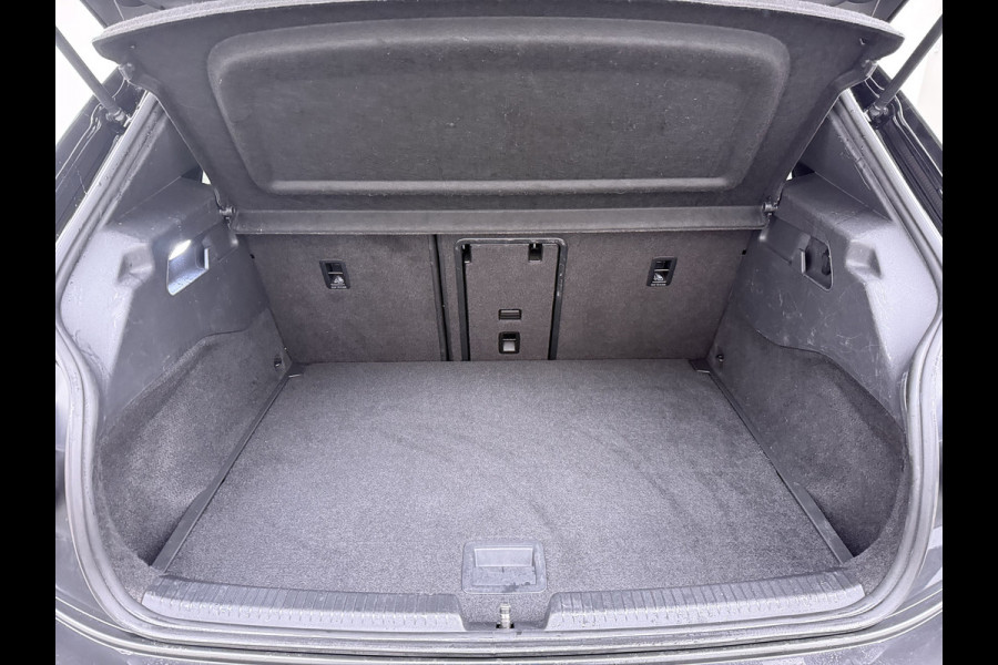 Volkswagen ID.3 First Max 58kWh Pano-dak Adap.Cruise Camera Elektr.Sport-Stoel+Verwarmd PDC Apple Carplay Android Ergo Active-Stoel Navi-Pro Ecc Lmv Privacy Glas Keyless Advanced Led-Achterlicht dynamisch Matrix Led Origineel Nederlandse Auto Zeer compleet Nieuwprijs €49.176,-