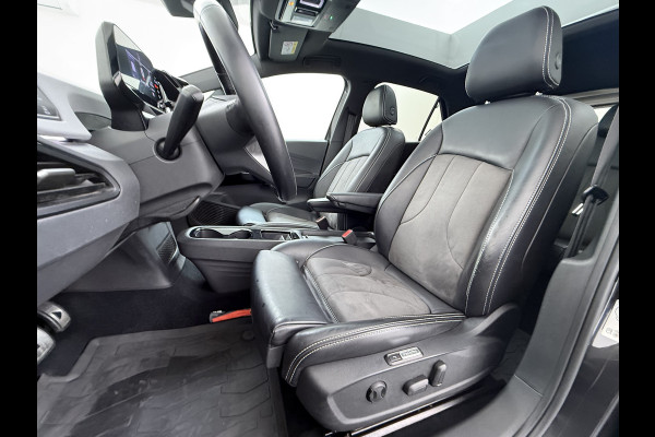 Volkswagen ID.3 First Max 58kWh Pano-dak Adap.Cruise Camera Elektr.Sport-Stoel+Verwarmd PDC Apple Carplay Android Ergo Active-Stoel Navi-Pro Ecc Lmv Privacy Glas Keyless Advanced Led-Achterlicht dynamisch Matrix Led Origineel Nederlandse Auto Zeer compleet Nieuwprijs €49.176,-