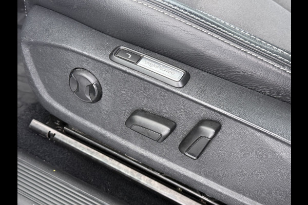 Volkswagen ID.3 First Max 58kWh Pano-dak Adap.Cruise Camera Elektr.Sport-Stoel+Verwarmd PDC Apple Carplay Android Ergo Active-Stoel Navi-Pro Ecc Lmv Privacy Glas Keyless Advanced Led-Achterlicht dynamisch Matrix Led Origineel Nederlandse Auto Zeer compleet Nieuwprijs €49.176,-