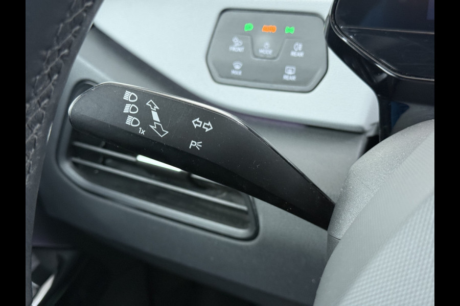 Volkswagen ID.3 First Max 58kWh Pano-dak Adap.Cruise Camera Elektr.Sport-Stoel+Verwarmd PDC Apple Carplay Android Ergo Active-Stoel Navi-Pro Ecc Lmv Privacy Glas Keyless Advanced Led-Achterlicht dynamisch Matrix Led Origineel Nederlandse Auto Zeer compleet Nieuwprijs €49.176,-