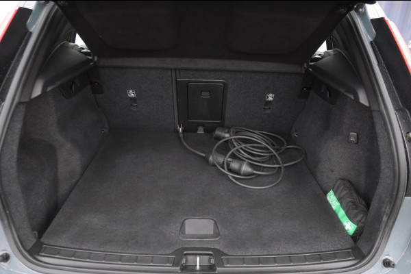 Volvo XC40 T4 211PK Automaat Inscription Expression Adaptieve cruise control / Elektrische achterklep / keyless entry / parkeersensoren met camera / Apple carplay / Bluetooth / Elektrische stoelen met geheugen