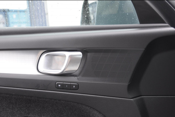 Volvo XC40 T4 211PK Automaat Inscription Expression Adaptieve cruise control / Elektrische achterklep / keyless entry / parkeersensoren met camera / Apple carplay / Bluetooth / Elektrische stoelen met geheugen