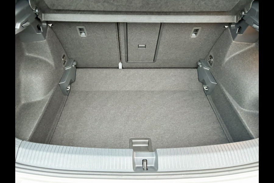 Volkswagen T-Roc 1.5 TSI R-Line Business | Trekhaak afnb. | Panodak | Keyless | Elk. A-klep | Side Assist | IQ Light | Prijs Rijklaar!!