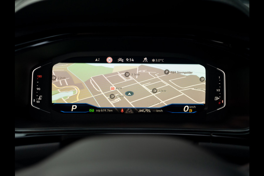 Volkswagen T-Roc 1.5 TSI R-Line Business | Trekhaak afnb. | Panodak | Keyless | Elk. A-klep | Side Assist | IQ Light | Prijs Rijklaar!!