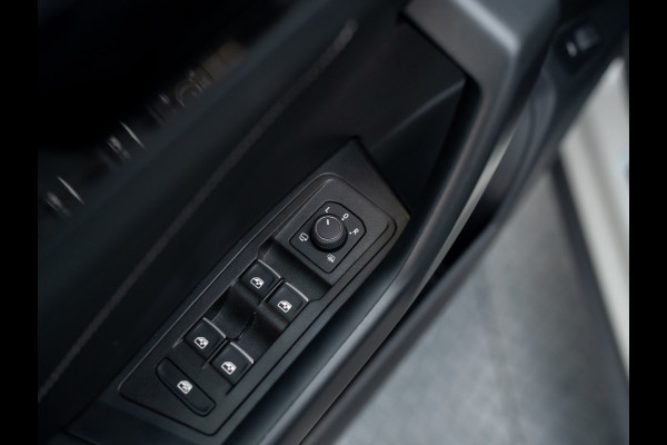 Volkswagen T-Roc 1.5 TSI R-Line Business | Trekhaak afnb. | Panodak | Keyless | Elk. A-klep | Side Assist | IQ Light | Prijs Rijklaar!!