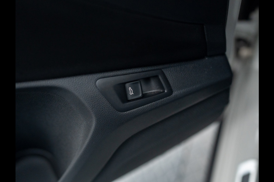 Volkswagen T-Roc 1.5 TSI R-Line Business | Trekhaak afnb. | Panodak | Keyless | Elk. A-klep | Side Assist | IQ Light | Prijs Rijklaar!!