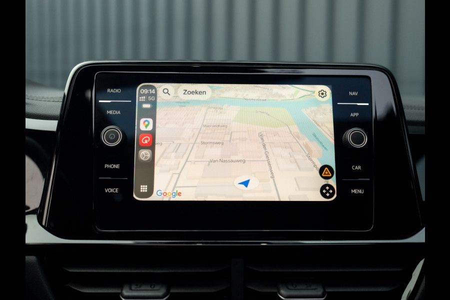 Volkswagen T-Roc 1.5 TSI R-Line Business | Trekhaak afnb. | Panodak | Keyless | Elk. A-klep | Side Assist | IQ Light | Prijs Rijklaar!!