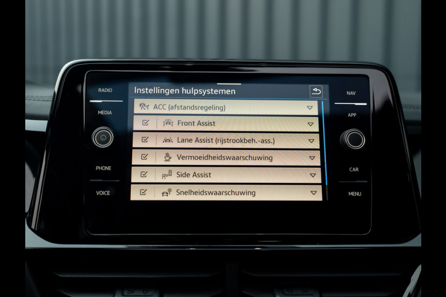 Volkswagen T-Roc 1.5 TSI R-Line Business | Trekhaak afnb. | Panodak | Keyless | Elk. A-klep | Side Assist | IQ Light | Prijs Rijklaar!!