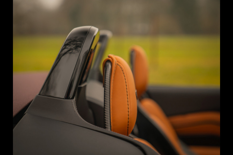 Aston Martin V12 Vantage Roadster | Nr. 211/249 | Pentland Green by Q | Briljant!