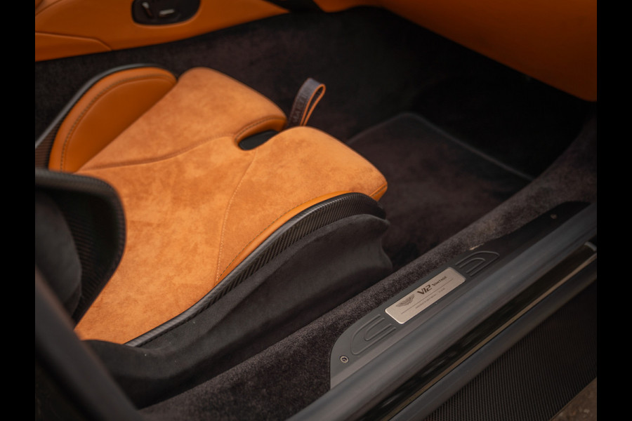 Aston Martin V12 Vantage Roadster | Nr. 211/249 | Pentland Green by Q | Briljant!