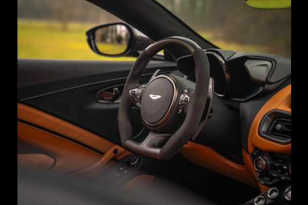 Aston Martin V12 Vantage Roadster | Nr. 211/249 | Pentland Green by Q | Briljant!