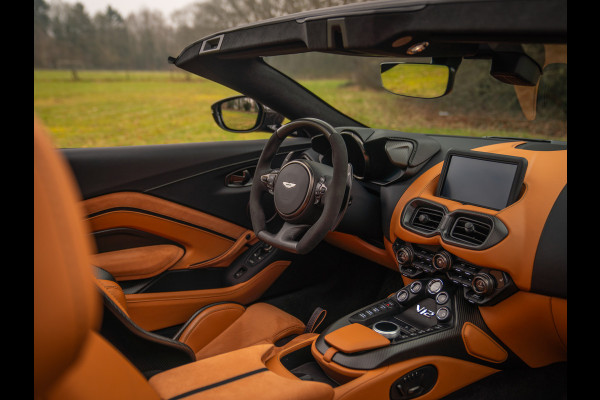 Aston Martin V12 Vantage Roadster | Nr. 211/249 | Pentland Green by Q | Briljant!