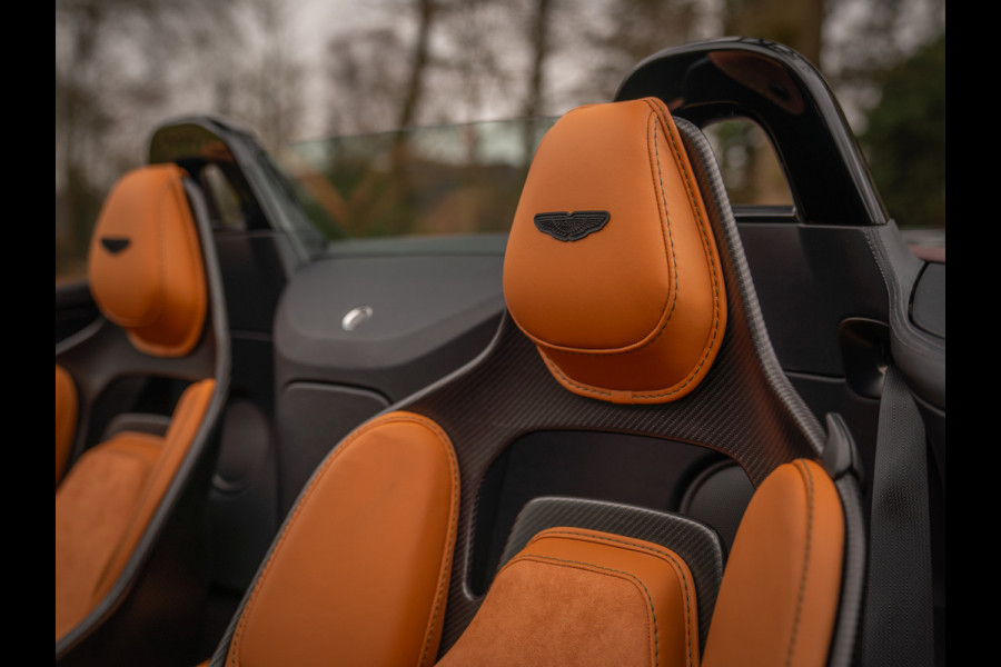 Aston Martin V12 Vantage Roadster | Nr. 211/249 | Pentland Green by Q | Briljant!