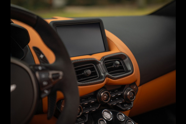 Aston Martin V12 Vantage Roadster | Nr. 211/249 | Pentland Green by Q | Briljant!