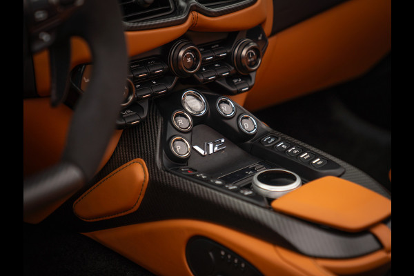 Aston Martin V12 Vantage Roadster | Nr. 211/249 | Pentland Green by Q | Briljant!