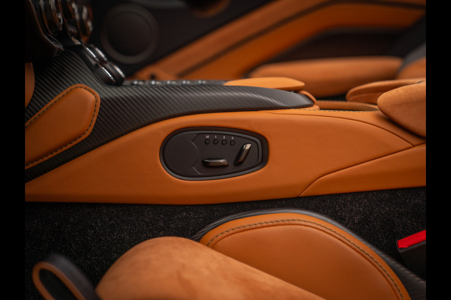 Aston Martin V12 Vantage Roadster | Nr. 211/249 | Pentland Green by Q | Briljant!