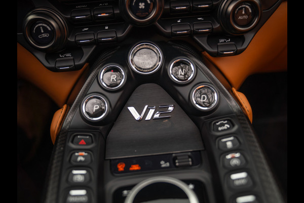 Aston Martin V12 Vantage Roadster | Nr. 211/249 | Pentland Green by Q | Briljant!