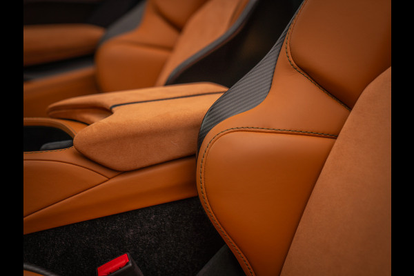 Aston Martin V12 Vantage Roadster | Nr. 211/249 | Pentland Green by Q | Briljant!